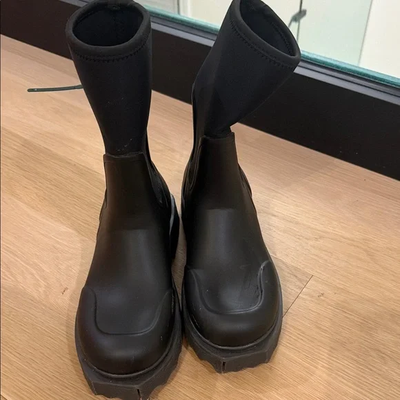 OFF WHITE FOR RAINY DAYS" Black Rain Boots - Picture 2 of 3